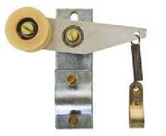 Napínák řetězu na motokolo s pružinou