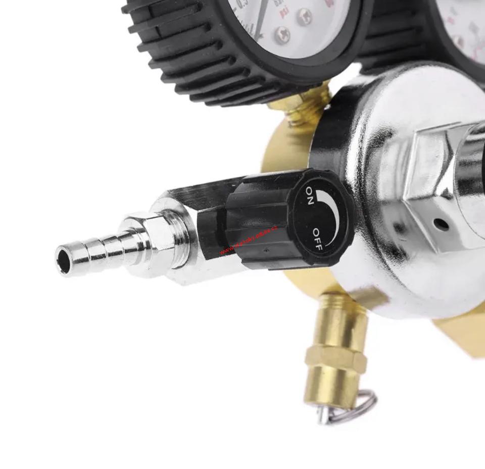 Redukční ventil na CO2 láhev závit W21,8