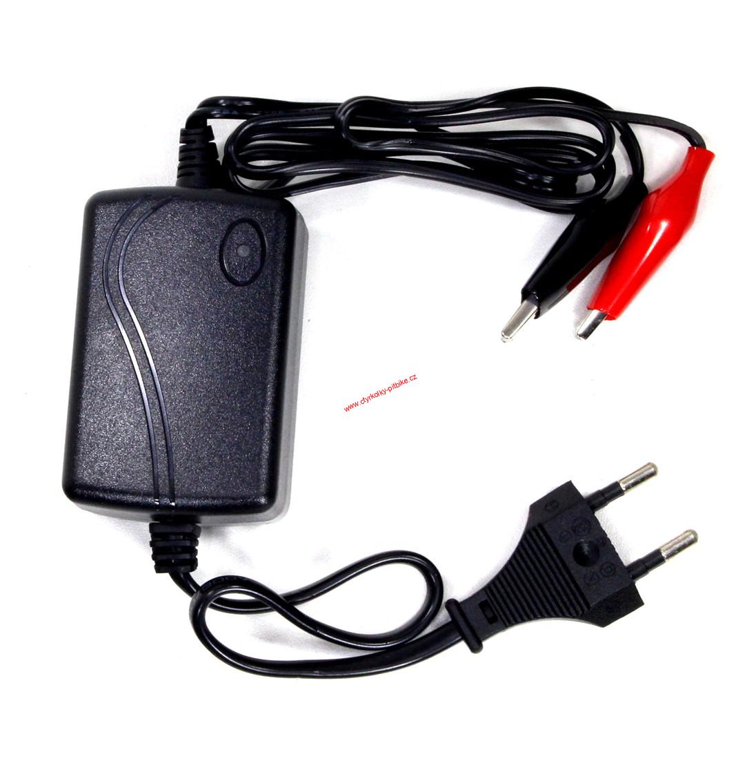 Moto nabíječka baterií 12V DC 13,8V 1A